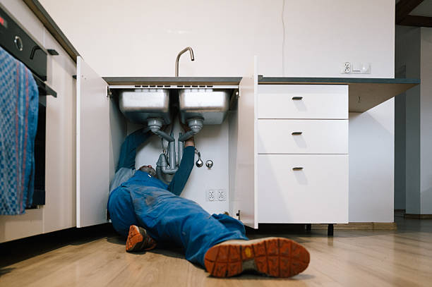 Professional Leak Detection technician working in Suwanee, GA